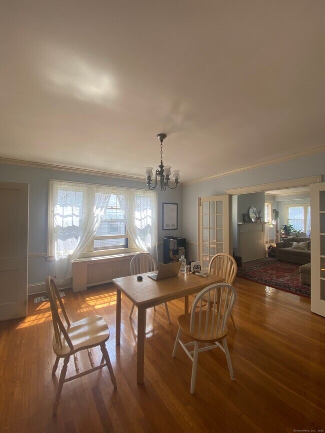 Foto del edificio - 52 Quaker Ln S