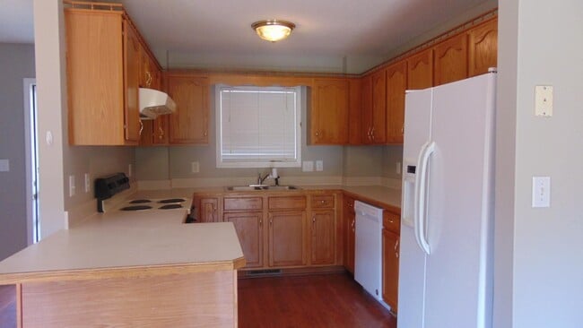 Foto del edificio - 3 Bedroom 2 Bathroom sitting on 1.08 acres!!