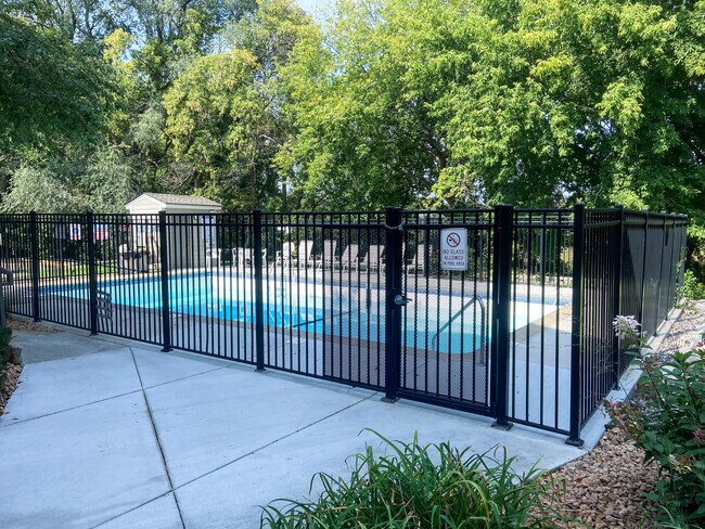Foto del edificio - 2130 Ridge Dr