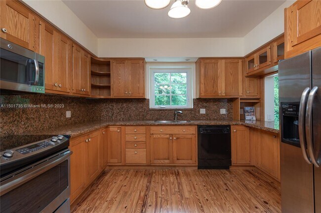 Building Photo - 4114 Santa Maria St