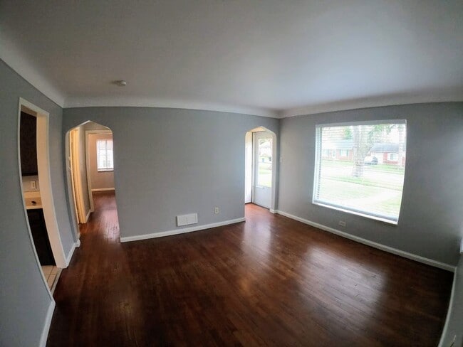 Building Photo - 2 bed, 1 bath ranch in a beautiful neighborhood