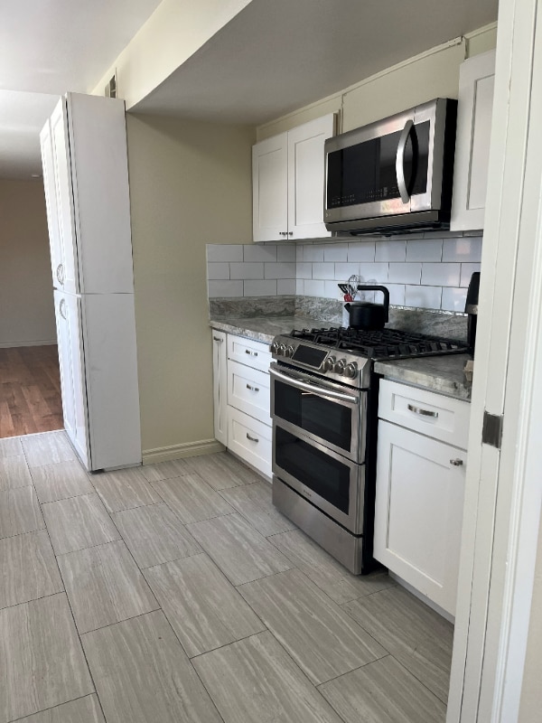 Building Photo - 15221 Polly Ave