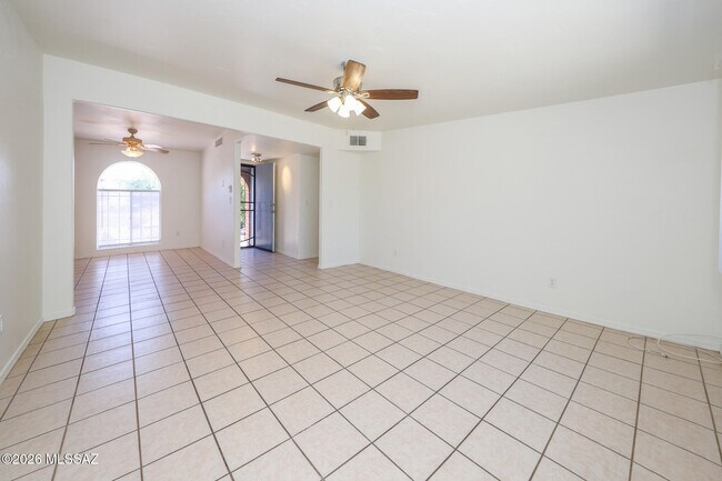 Foto del edificio - 9530 E 42nd St