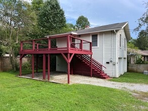 Building Photo - 227 Maple St