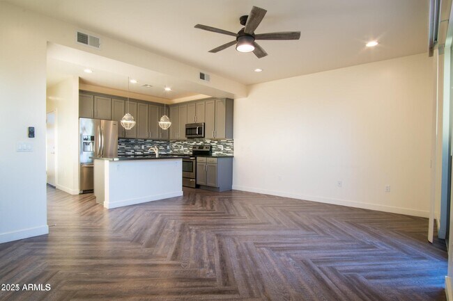 Foto del edificio - 1270 E Curry Rd