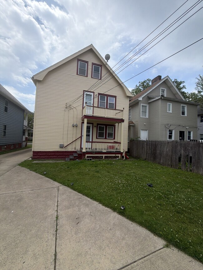 Foto del edificio - 10324 Bernard Ave