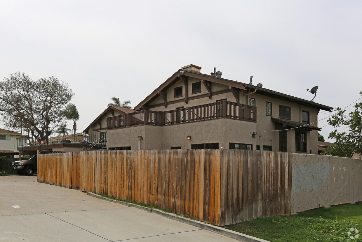 Building Photo - 103-105 4th Ave
