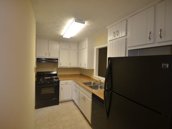 Building Photo - Great Starter home
