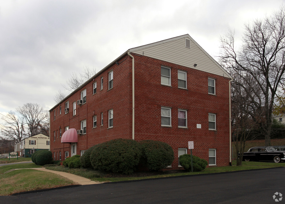 Primary Photo - Huntington Square Apartments