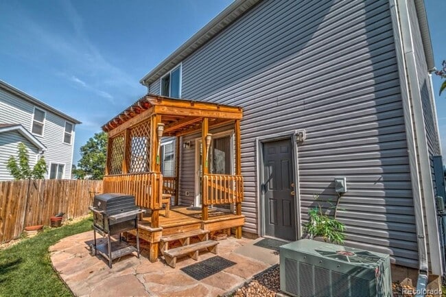 Building Photo - Spacious 3 bedroom home in the heart of Mo...