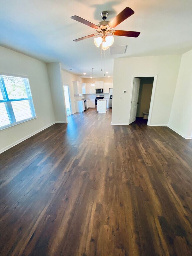 Building Photo - West Knoxville! 37931 - 4 bedroom, 2.5 bat...