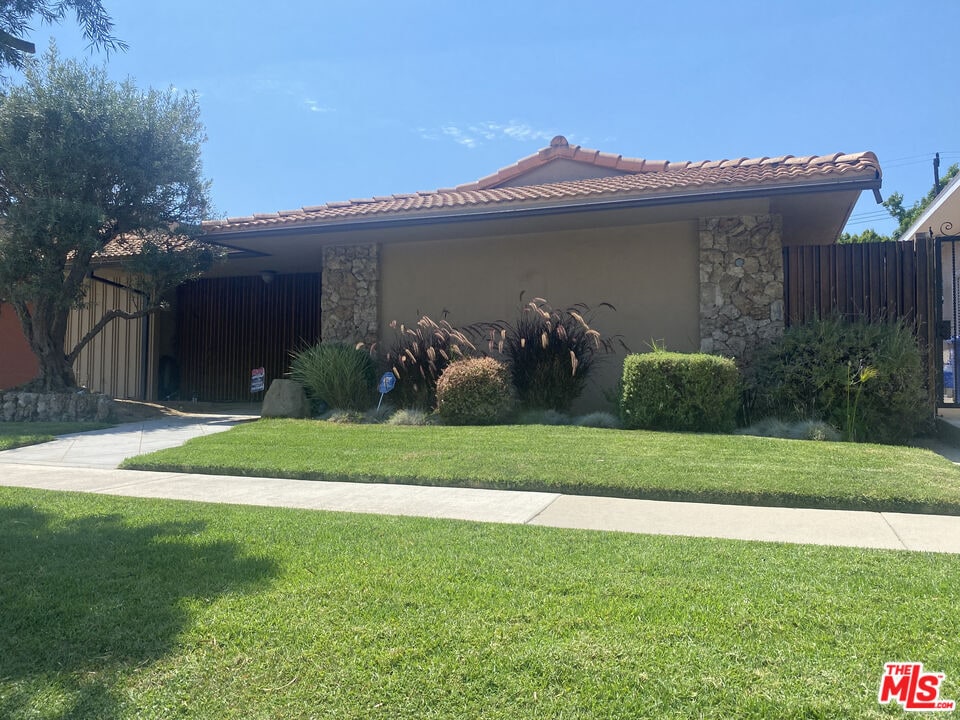 Foto principal - 6633 S Sherbourne Dr