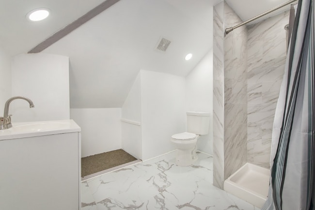 Building Photo - 233 Glenwood Ave