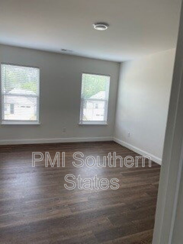 Foto del edificio - 402 Albus Dr