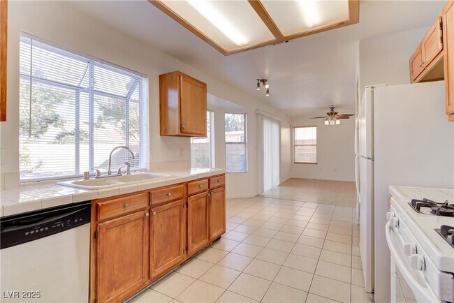 Foto del edificio - 2616 Island Brook Dr