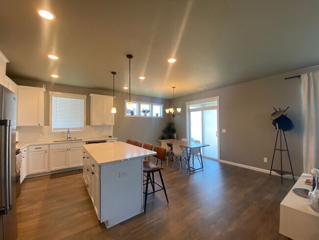 Building Photo - Beautiful 3-Bedroom Home with Covered Rear Patio-Cheney Available for a September 10th Move in!