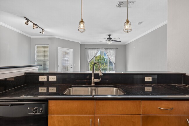 Foto del edificio - 8290 Gate Pkwy W