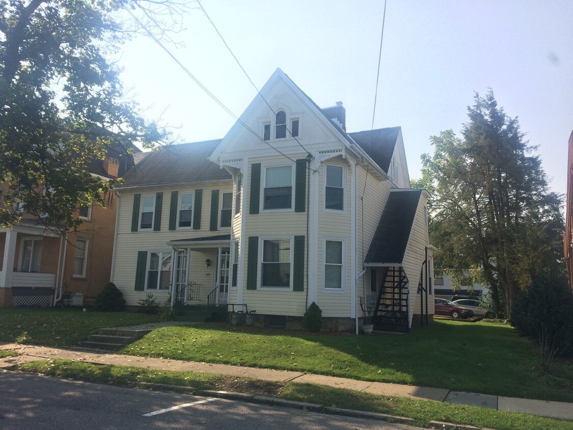 950 Church street (house) - 950 Klondyke Ave