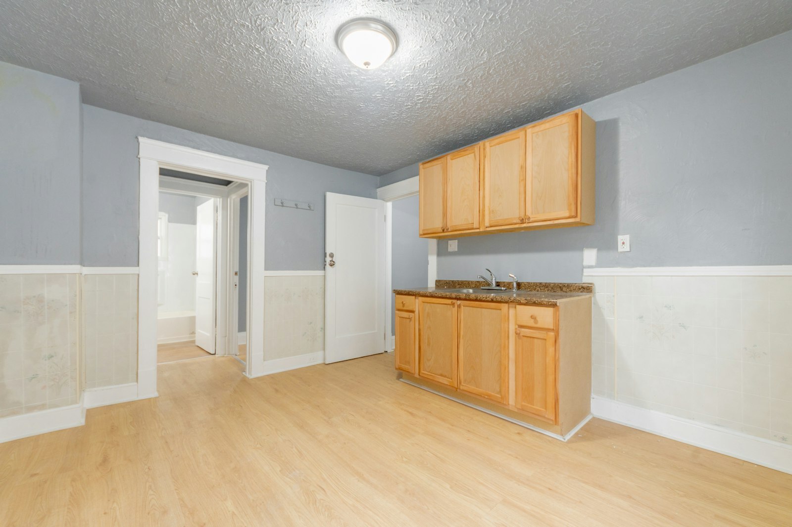 14514 Westropp Ave Cleveland, OH 44110 – photo 1