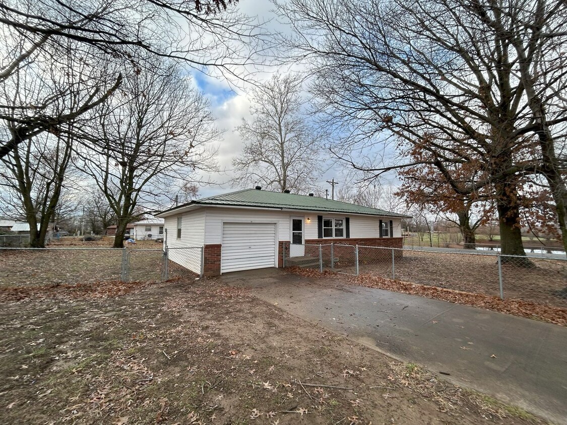 Primary Photo - REMODELED 3 Bedroom | 1 Bathroom | 1 Car G...