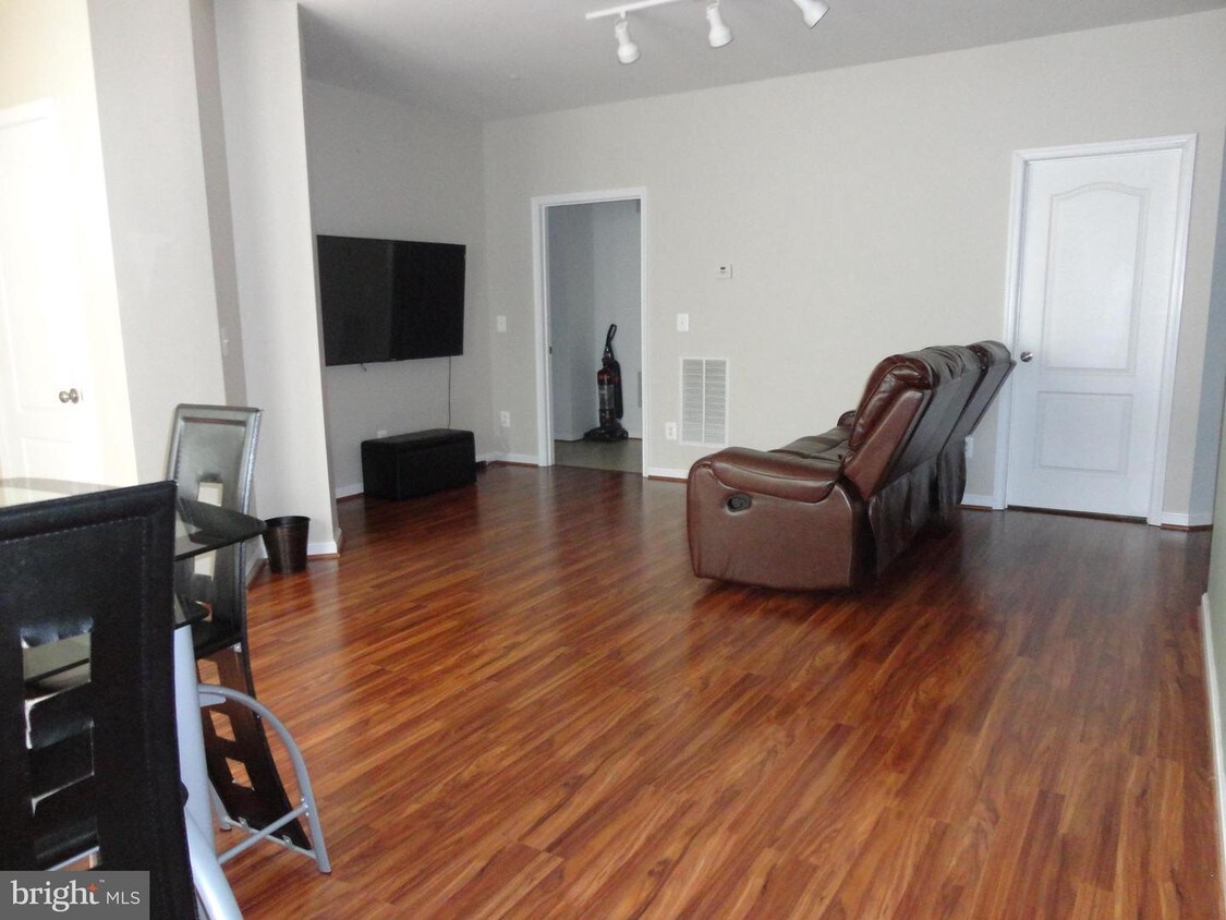 42285 San Juan Terrace, Aldie, VA 20105 Apartment for Rent in Aldie