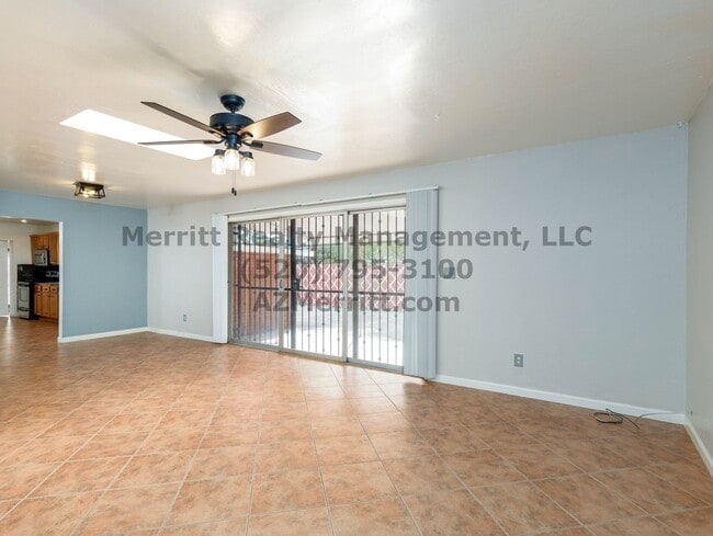 Building Photo - Sam Hughes 4 bedroom, 3 bath home with was...