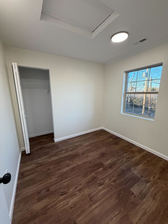 Building Photo - 2080 E 5th Ave