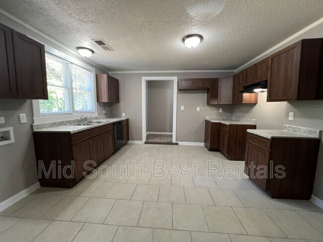 Building Photo - 2058 Kingsley Ave