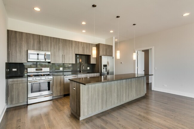 Foto del edificio - 2351 N Seeley Ave