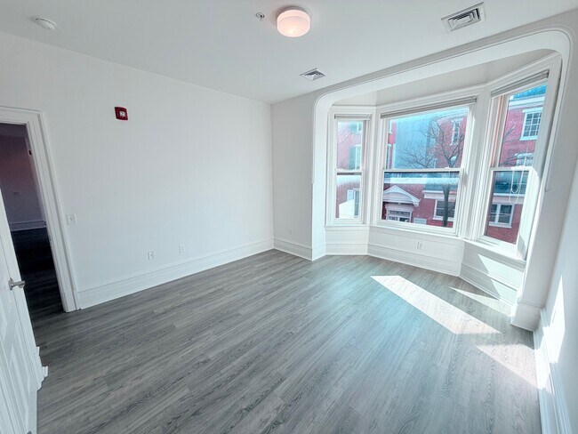 Building Photo - 19 N Duke