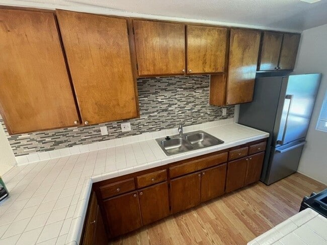 Building Photo - "Coming Soon" Upper floor 1 bedroom in quiet neighborhood with parking, AC - close to San Diego