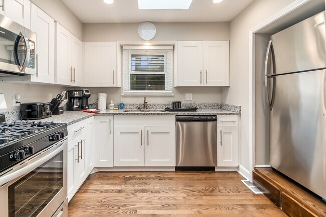 Foto del edificio - 649 Edgebrook Terrace