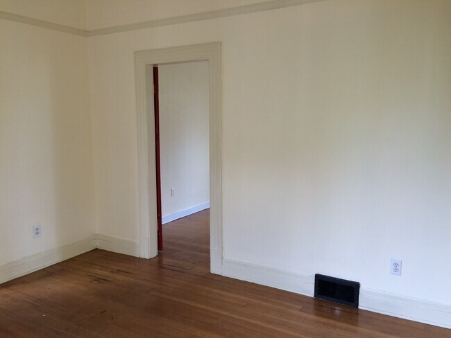 Foto del edificio - Quintessential 2 Bedroom House in Coveted ...