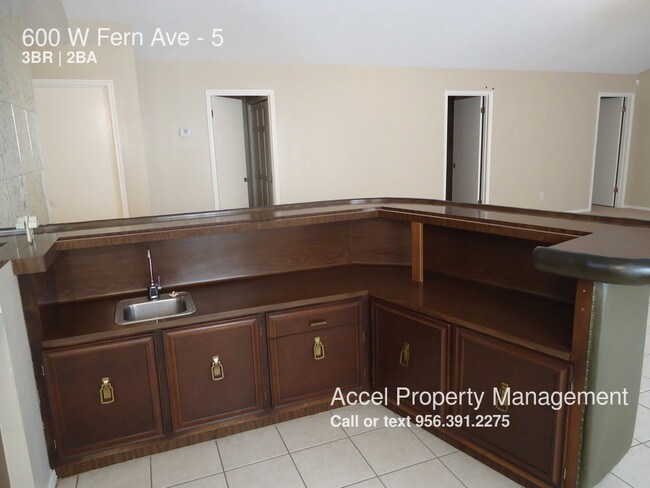 Foto del edificio - 600 W Fern Ave