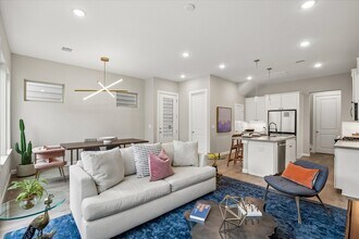 Building Photo - 5205 Amber Sunrise Dr