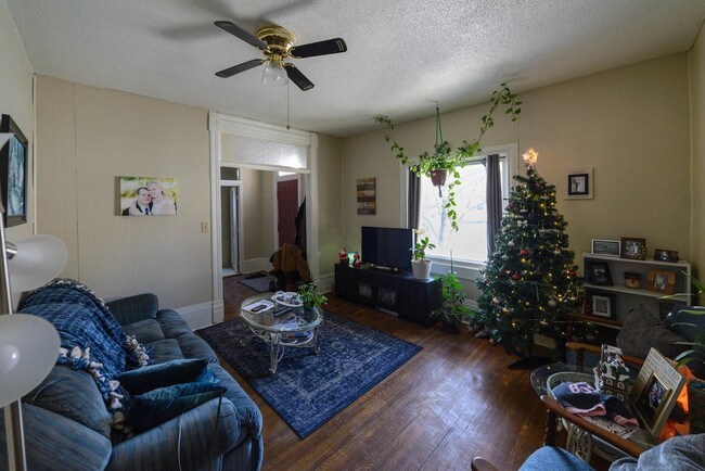 Interior Photo - 2154 Burnstead Dr
