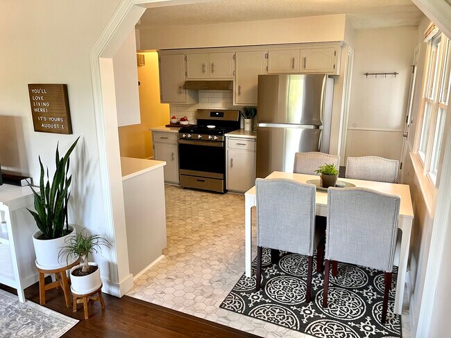 Building Photo - 1821 Johnson St NE