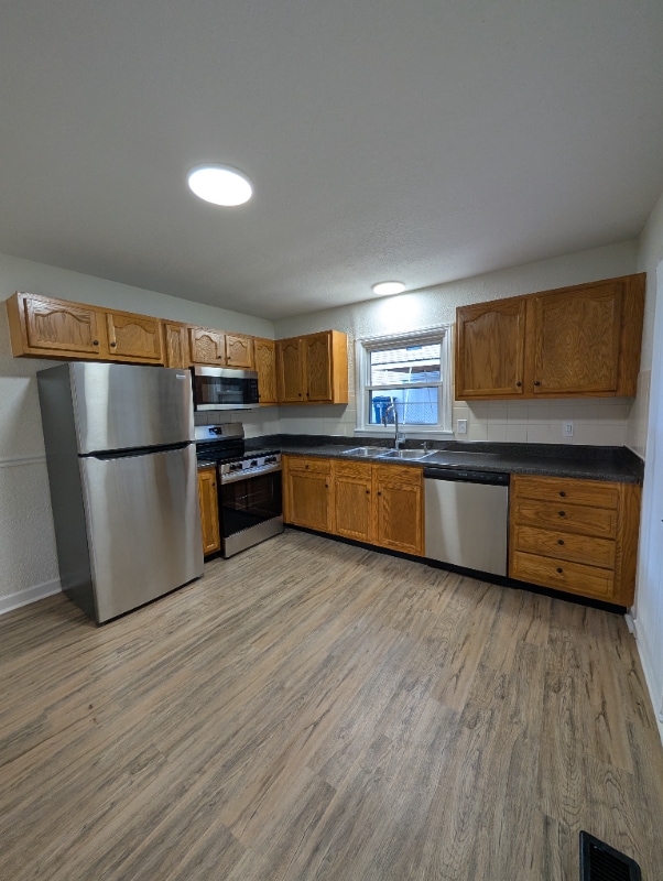 Building Photo - 211 Dale St