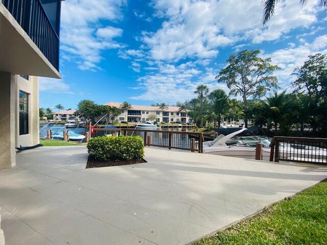 Building Photo - 7 Royal Palm Way