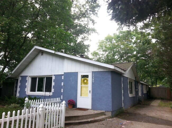 Exterior - 17340 Oak St