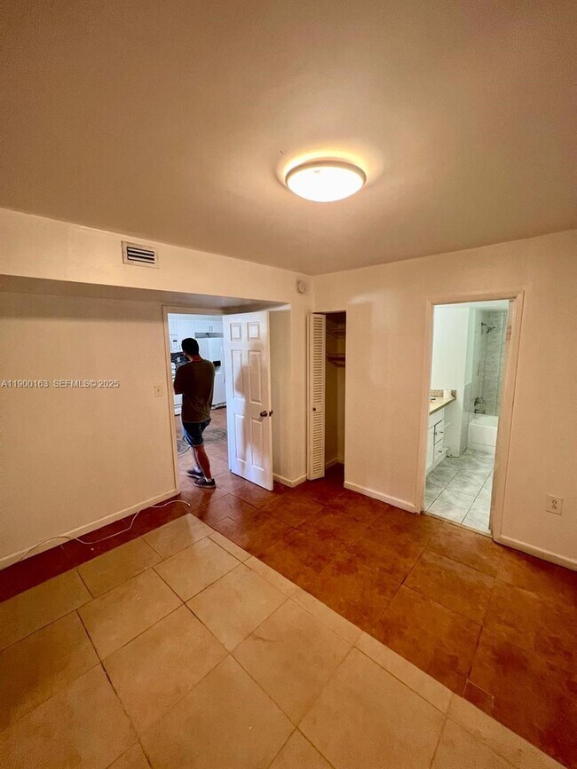 Foto del edificio - 1700 NE 191st St