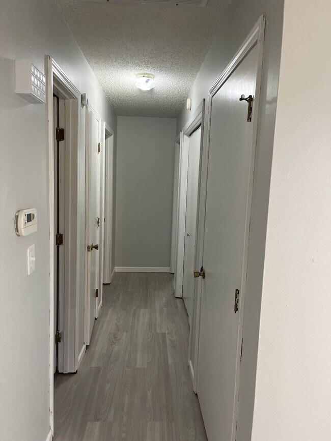 Foto del edificio - 3710/3714 N Farm Rd 165