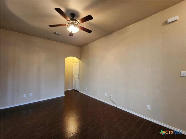 Foto del edificio - 303 Rosalie Dr