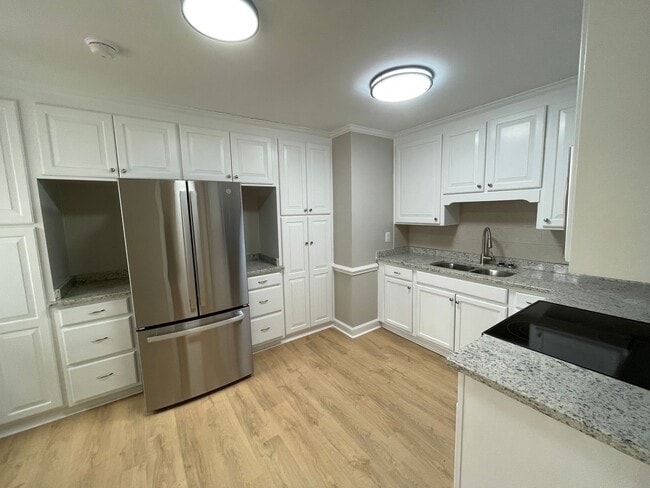 Building Photo - 606 Poe St SW