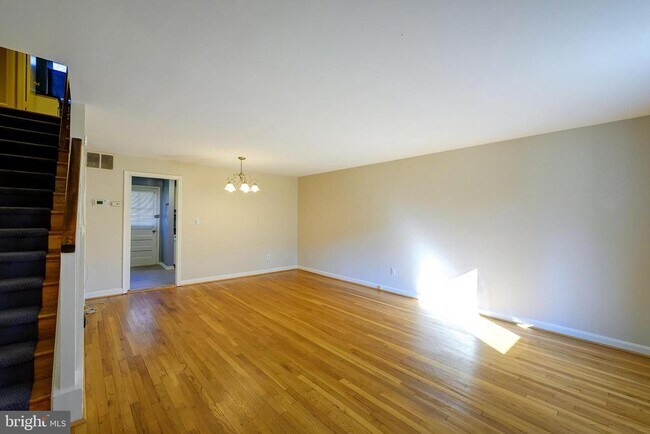 Foto del edificio - 9848 Hollow Glen Pl