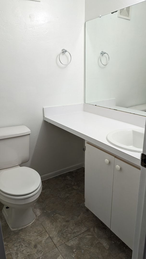 Building Photo - Countryside Unit 3-304