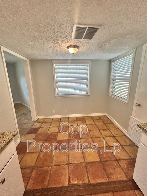 Foto del edificio - 8573 Echo Creek Ln