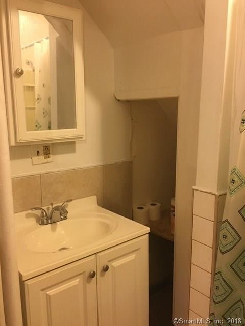 Building Photo - 570 Main St