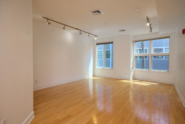 Foto del edificio - 24 Bay State Rd