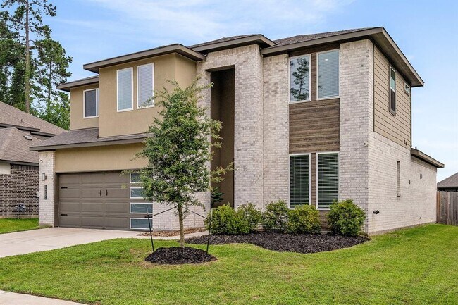 Building Photo - 14261 Lake Lodge Dr